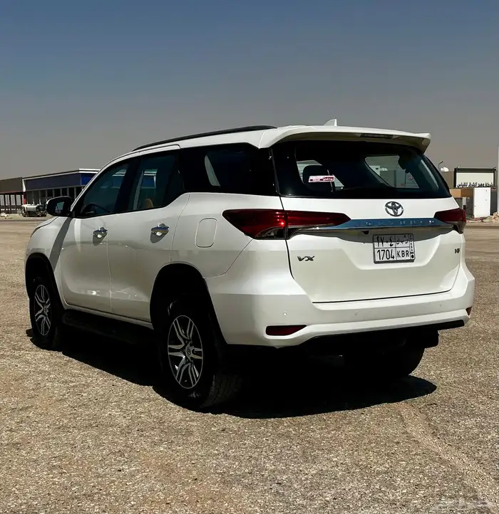 تويوتا فورتشنر Vx بنزين موديل 2022 3