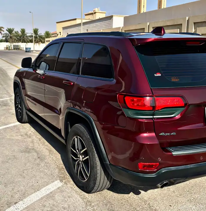 جيب جراند شيروكي تريل هوك 2017 اول مالك 1