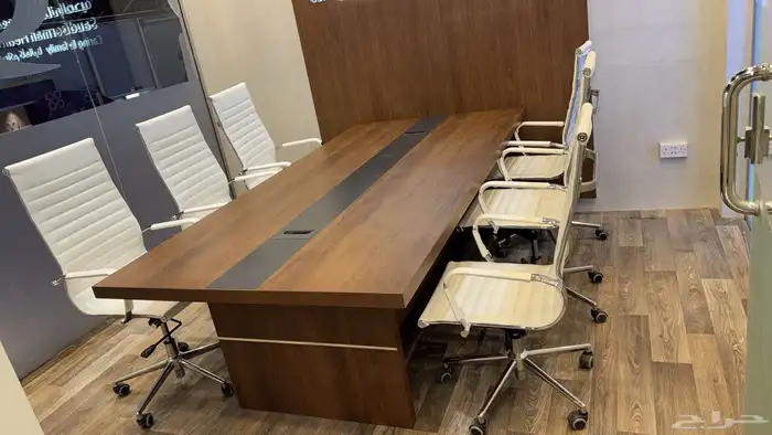 اثاث مكتبي طاولة اجتماعات ابيض و كونتر استقبال متوفر 3