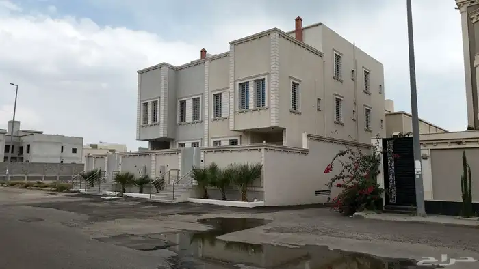 فيلا بدروم دورين وملحق في حي الياقوت ابها طريق مرحبا 2