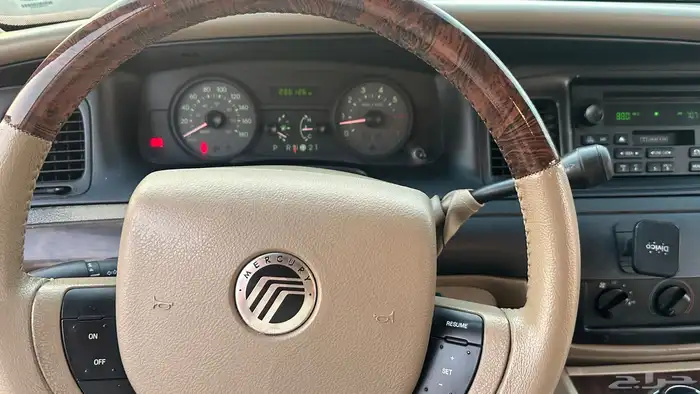 فورد جيراند ماركيز 2010 10