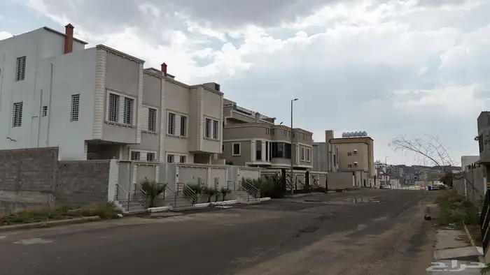 فيلا بدروم دورين وملحق في حي الياقوت ابها طريق مرحبا 3