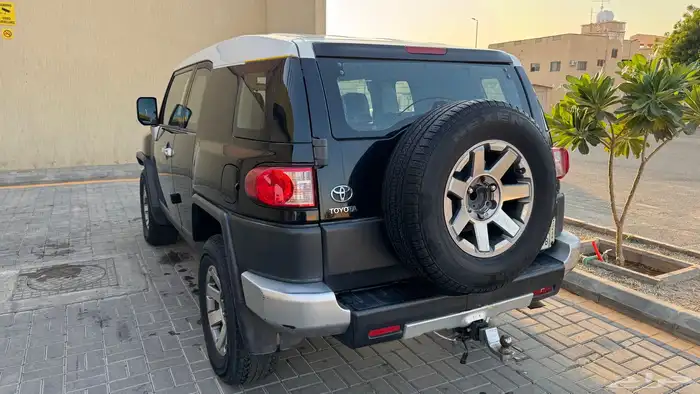للبيع FJ موديل 2011 قير عادي 1