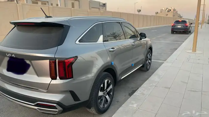كيا سورينتو 2023 ستاندر مطور للبيع (نظيفه وممشى قليل) 3