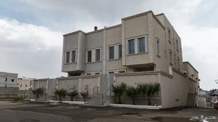 فيلا بدروم دورين وملحق في حي الياقوت ابها طريق مرحبا 1