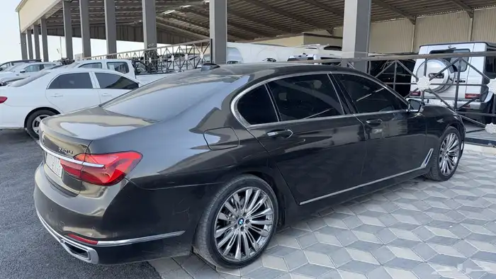 بي ام دبليو 740 0