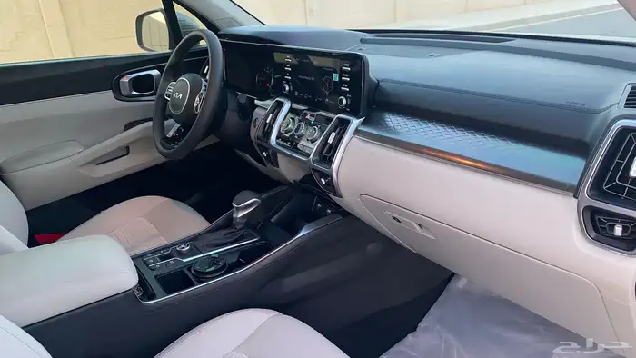 كيا سورينتو 2023 ستاندر مطور للبيع (نظيفه وممشى قليل) 11