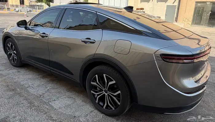 كراون بريميوم 2025 4