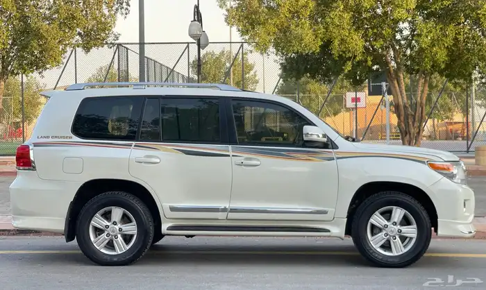 تويوتا لاندكروزر 2015 GXR فل سعودي 3