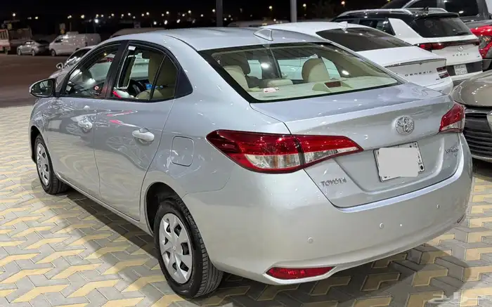 تويوتا يارس Y استاندر 2022 12