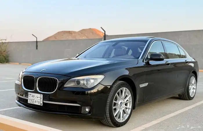 بي ام دبليو 740 موديل 2011 نظيف جدا 4