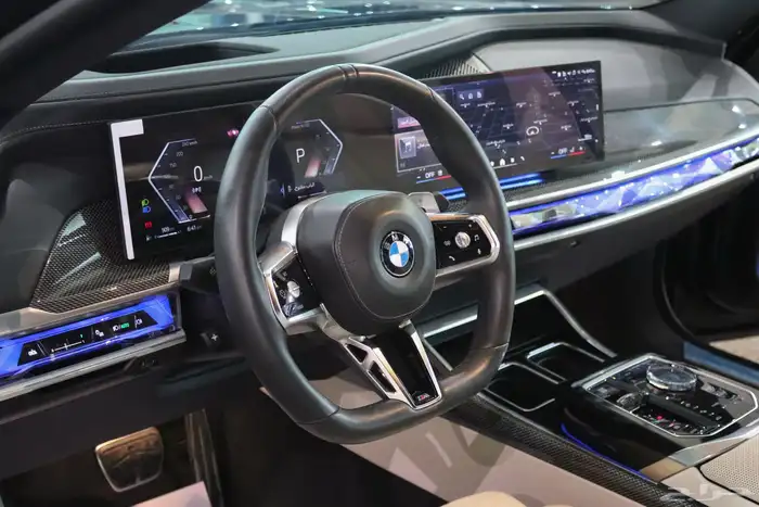 بي إم دبليو 735 M-kit موديل 2024 مستخدم بسعر 435.000 18