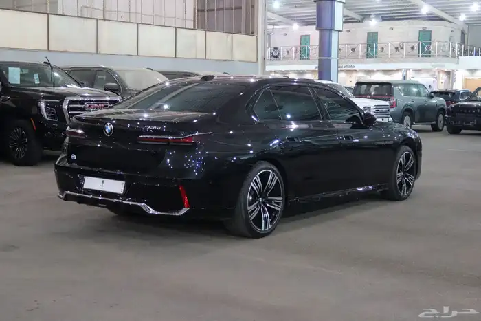 بي إم دبليو 735 M-kit موديل 2024 مستخدم بسعر 435.000 6