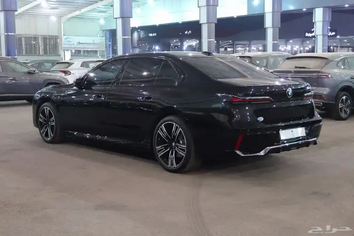 بي إم دبليو 735 M-kit موديل 2024 مستخدم بسعر 435.000 4