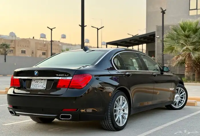 بي ام دبليو 740 موديل 2011 نظيف جدا 1