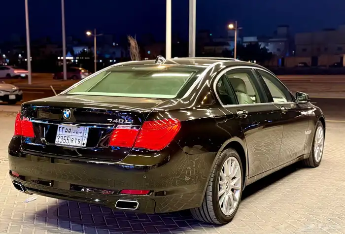 بي ام دبليو 740 موديل 2011 نظيف جدا 32