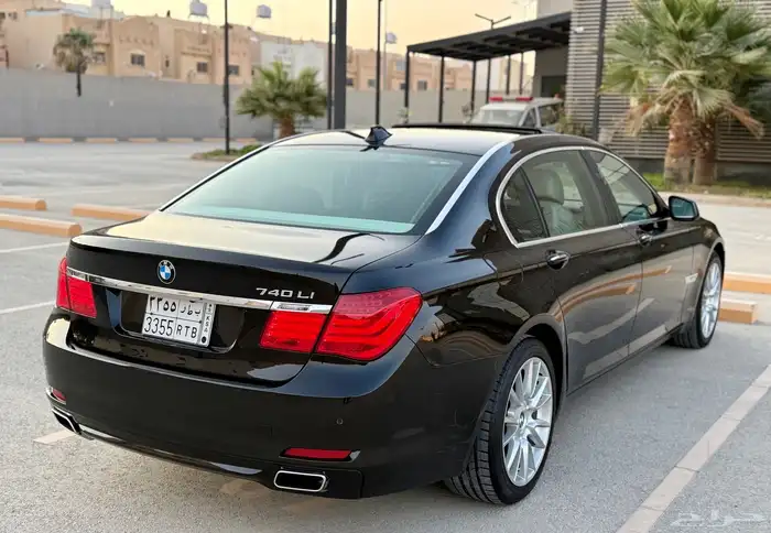 بي ام دبليو 740 موديل 2011 نظيف جدا 9