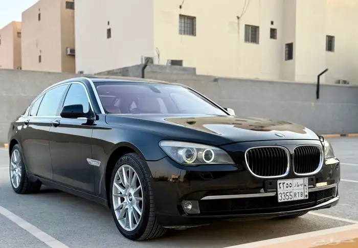 بي ام دبليو 740 موديل 2011 نظيف جدا 8