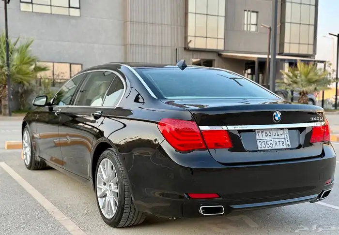 بي ام دبليو 740 موديل 2011 نظيف جدا 13