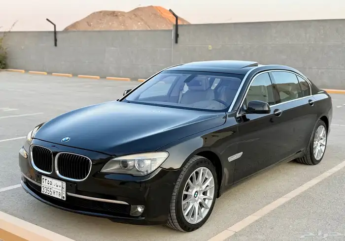 بي ام دبليو 740 موديل 2011 نظيف جدا 3