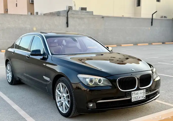 بي ام دبليو 740 موديل 2011 نظيف جدا 7