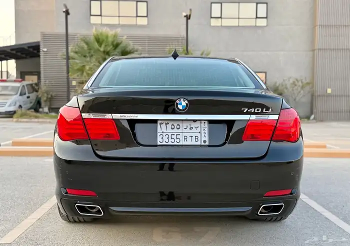 بي ام دبليو 740 موديل 2011 نظيف جدا 12