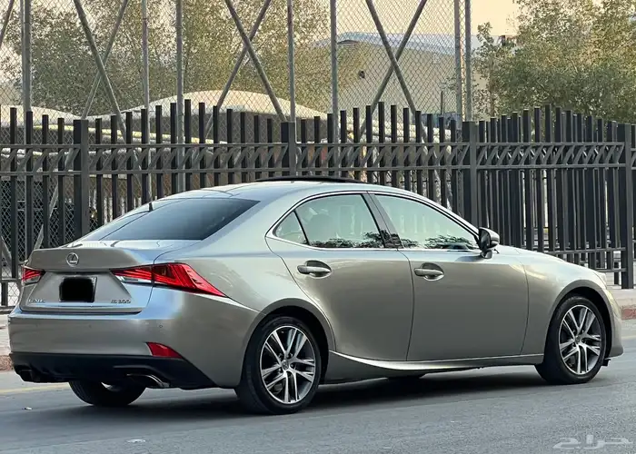 لكزس lS 300 2020 سعودي 9