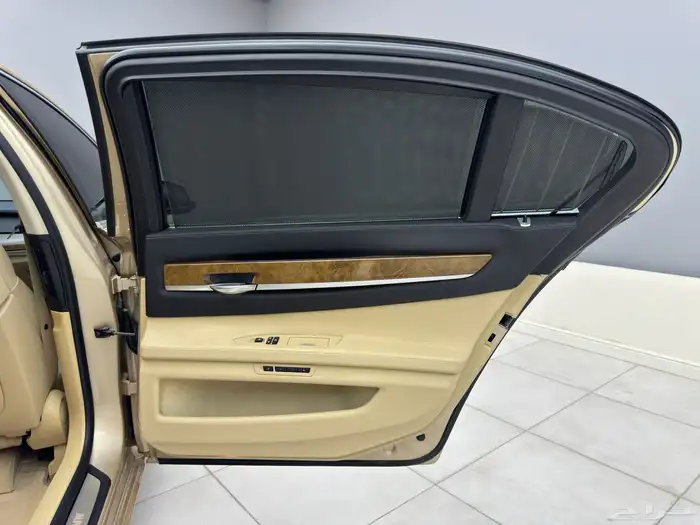 BMW 750Li 2011 ممشى قليل قمة النظافة 15