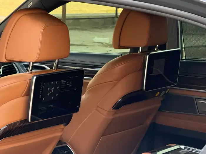 بي ام دبليو 730Li 2021 13