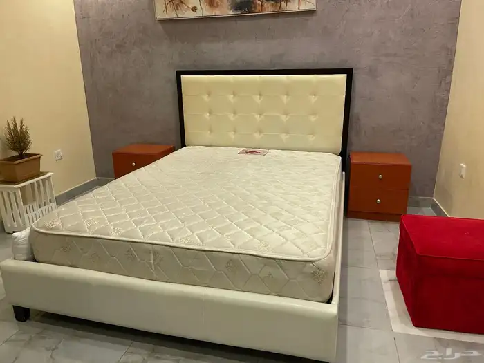 سرير كينغ جلد و خشب زان مليان اصلي مع كامل ملحقاته 1