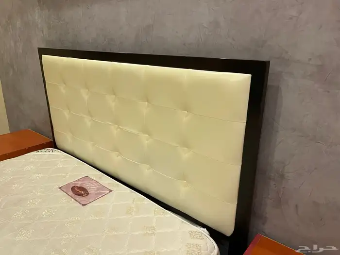 سرير كينغ جلد و خشب زان مليان اصلي مع كامل ملحقاته 3