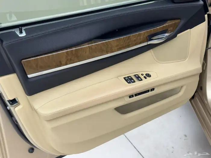 BMW 750Li 2011 ممشى قليل قمة النظافة 12