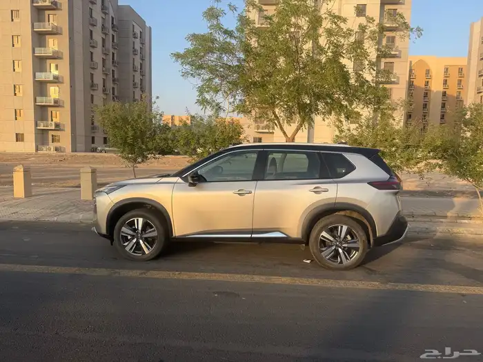 نيسان إكس تريل فل كامل سقف اسود جلد جملي 8