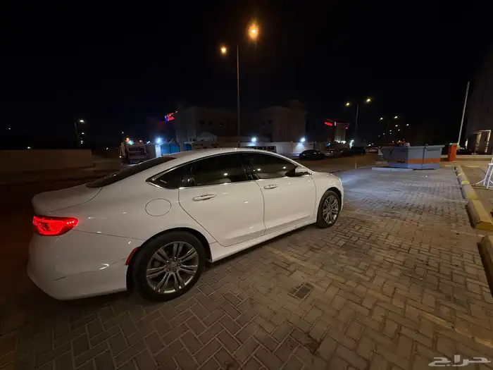 للبيع كرايزلر C200 موديل 2016 5