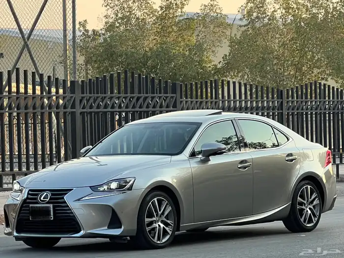 لكزس lS 300 2020 سعودي 3