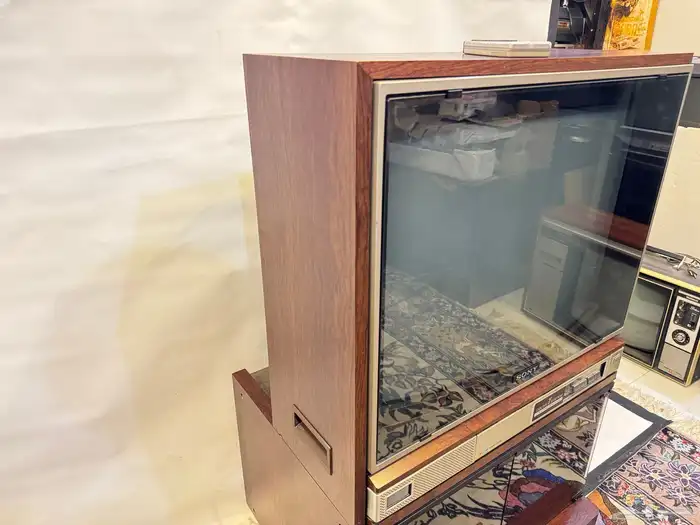 تلفزيون سوني قديم 4