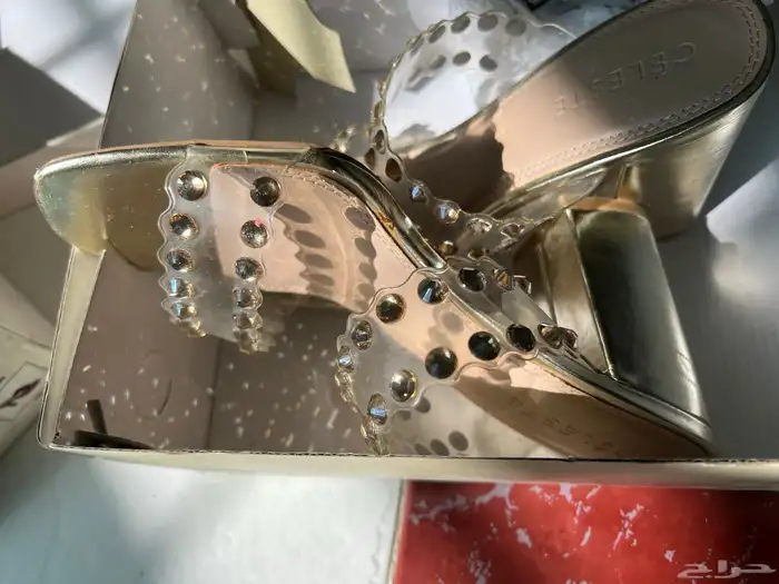 فساتين وجزم بأسعار مناسبه 15