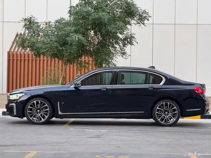 بي ام 740iL 2021 ام كت 4