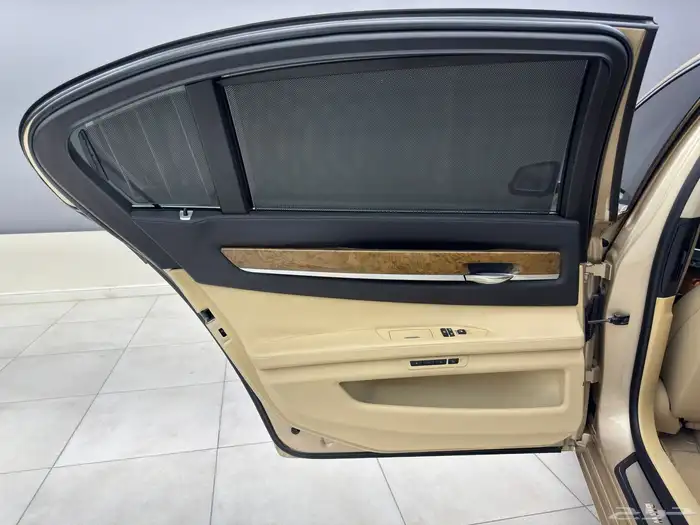 BMW 750Li 2011 ممشى قليل قمة النظافة 14