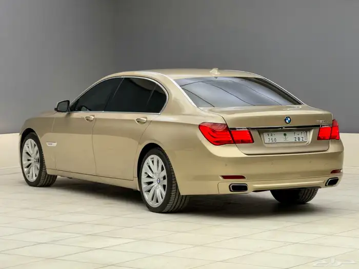 BMW 750Li 2011 ممشى قليل قمة النظافة 2