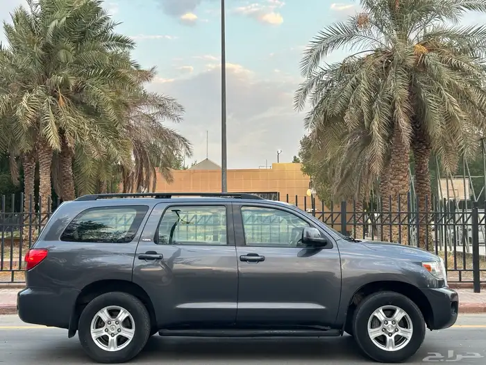 تويوتا اسكويا موديل 2010 سعودي بدون دبل 3