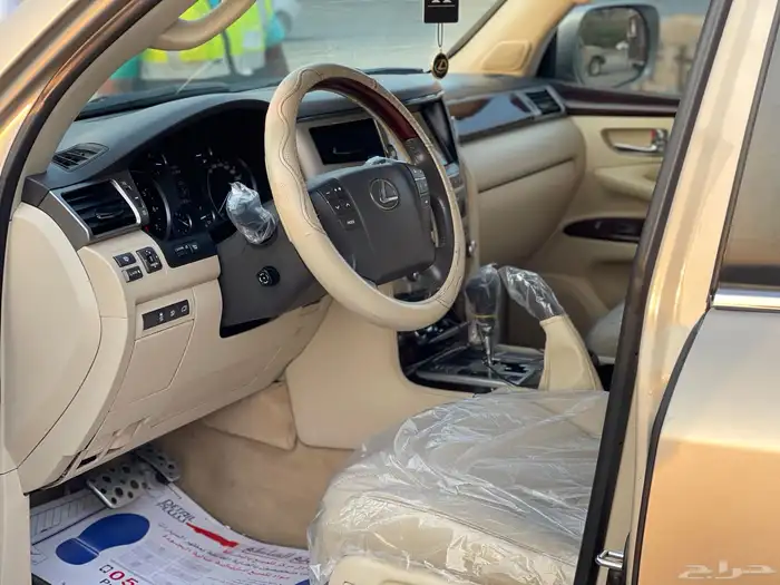 جيب لكزس LX570 موديل 2015 قمة في النظافة. 13