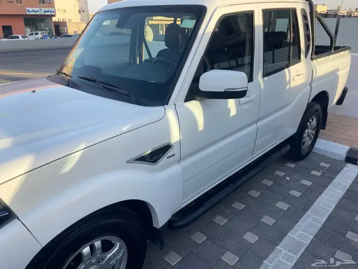 وانيت مهانيدرا 2022 ديزل قير اوتامتيك للبيع او الايجار 2