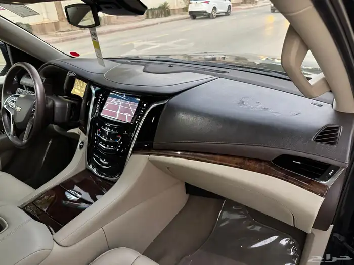 اسكاليد 2015 قصير سعودي اعلى فئه بحالة الوكاله 50