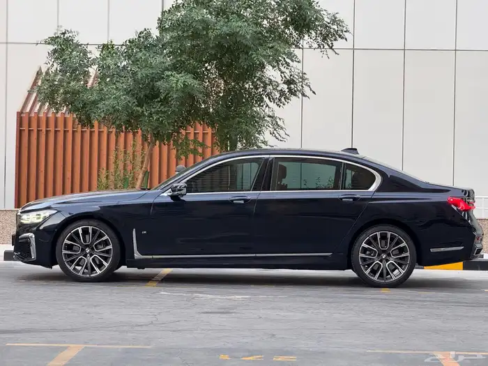 بي ام 740iL 2021 ام كت 3