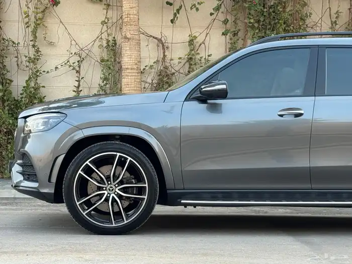 مرسيدس GLS 450 موديل 2020 كت AMG ممشى 68 الف تشيكات وكاله 64