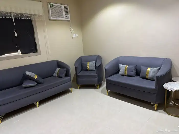 كنب 5 قطع وطاوله صغيره و9 خداديات 0