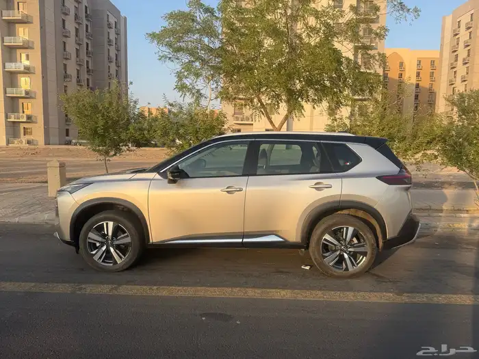 نيسان إكس تريل فل كامل سقف اسود جلد جملي 6