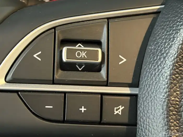 تويوتا اوربان فل سقف اسود بنزين 2026 نظام 50-50 12