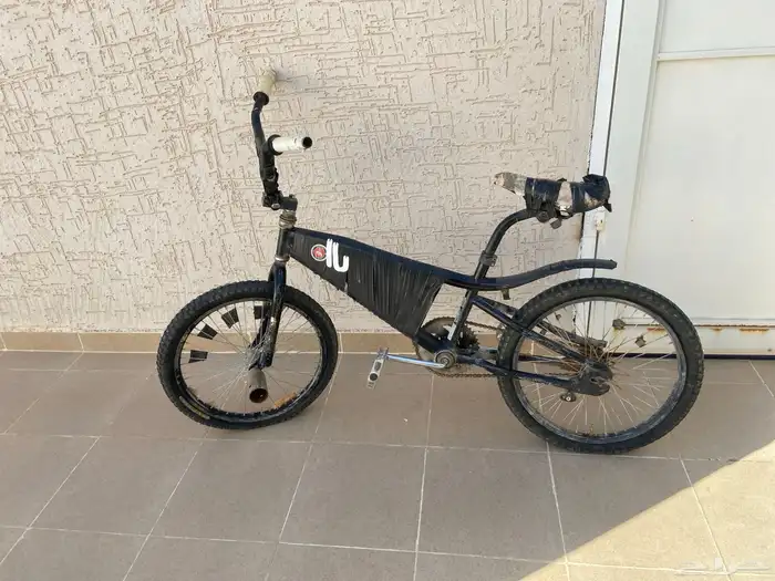 سيكل اللون اسود مقاس عشرين ناقصع لاستك بس 0